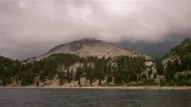 Storm builds over Lassen Peak (Timelapse)